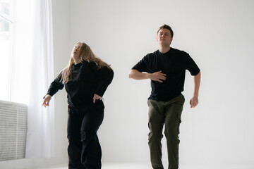 modern moves of routine in dance clip performing by young man and woman - 762187261