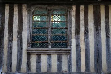 Rolgordijnen Glas in lood Vitrail de l'église d'Honfleur, pan de bois 