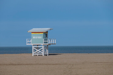 La plage de Deauville et son poste de secours