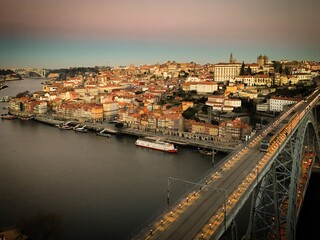 Obraz premium View of the river Douro with Luís I Bridge and Ribeira neighborhood at the dusk, Porto, Portugal, January 2019