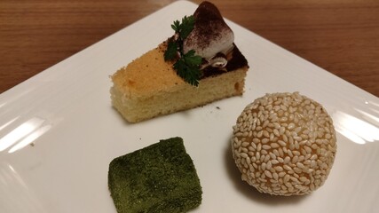 Cake, sesame dumpling, warabi mochi, Japanese food