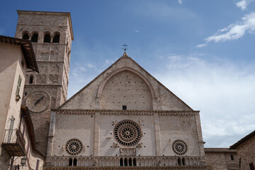 Fototapeta premium Assisi, historic city of Umbria, Italy: San Rufino church