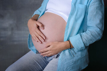 Hands on the pregnant woman's stomach