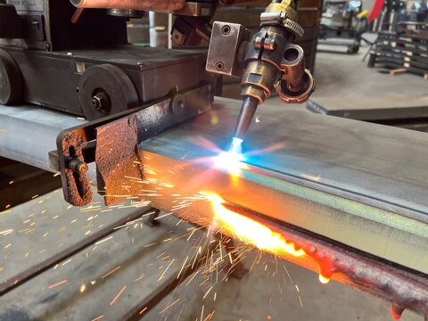 Steel flame cutting 