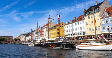 Fototapeta na wymiar Nyhavn district in Copenhagen, Denmark 