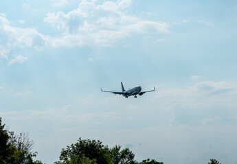 Fototapeta na wymiar Airplane Coming in for Landing