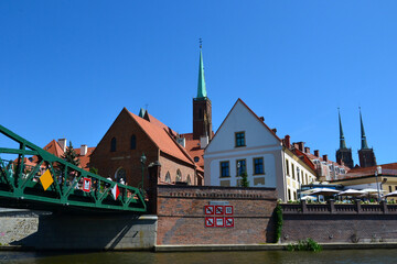 Wroclaw, Poland. The Tumski Bridge, steel bridge for pedestrians over the northern branch of the Oder in Wroclaw. The bridge connects the Cathedral Island with the Sand Island