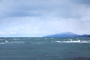 どんよりした雲と日本海