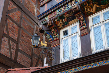 Kunstvolle Details am  historischem Knochenhauer Amtshaus am historischen Marktlatz von Hildesheim