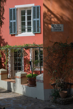 Ruelles de Bormes les Mimosas dans le Sud de la France.