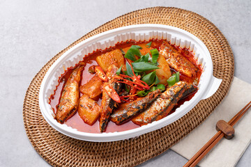 Korean food, side dishes, fish, grilled fish, steamed, saury, mackerel, japchae, codari, jeon, stir-fried pork, yukgaejang, soybean paste stew, kimchi, kkakdugi,