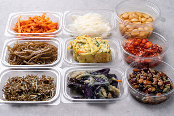 Korean food, side dishes, fish, grilled fish, steamed, saury, mackerel, japchae, codari, jeon, stir-fried pork, yukgaejang, soybean paste stew, kimchi, kkakdugi,