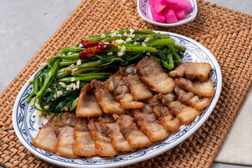 Thai style, fried rice, pad thai, kung, shrimp, tom yum , kram, pork, rice topped with rice, fried eggs, beef, rice noodles, pod see , Udon tani, kuwei, tai fox morning glory, pork belly