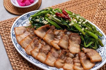 Thai style, fried rice, pad thai, kung, shrimp, tom yum, kram, bupadpongkuri, pork, rice topped with rice, fried eggs, beef, rice noodles, Udon tani, kuwei, tai fox morning glory, pork belly