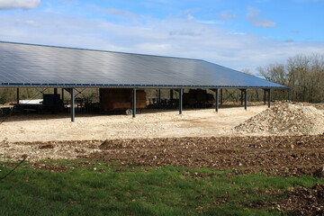 Panneau solaire sur hangar agricole