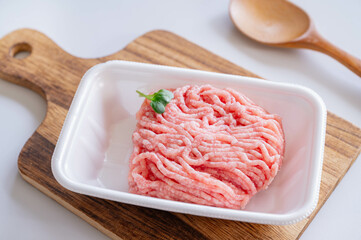 鶏むね肉と豚の合挽肉