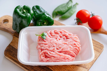 豚と鶏の合挽肉と野菜