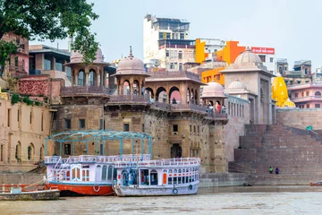 Foto op Plexiglas views of varanasi ghats at the edge of ganges river, india © jon_chica