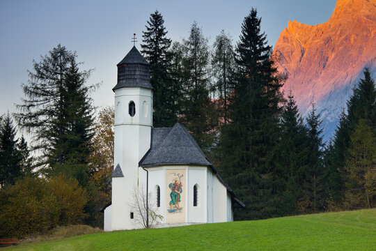 &Ouml;sterreich, Tirol, Au&szlig;erfern, Biberwier, Rochuskapelle, Zugspitze
