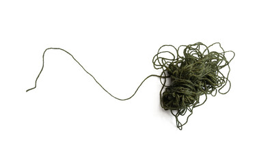 Gomitolo di filo di lana verde scuro scontornato su sfondo trasparente per hobby cucito sartoria handmade