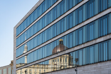Spieglungen in der Fassade des Außenministeriums © Andreas Gruhl