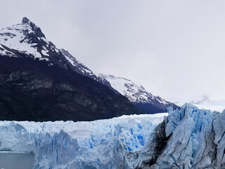 glaciar y montaña