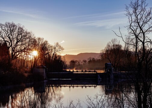 Mangfallwehr zum Sonnenaufgang
