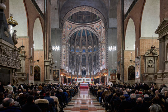 Christmas mass at the Basilica of Saint Anthony of Padua (Basilica di Sant'Antonio di Padova), medieval church in Padua, Italy	