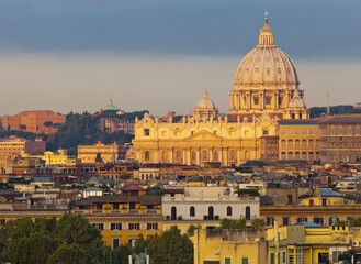 Fototapeta na wymiar Stadtansicht mit Petersdom, Rom, Lazio, Italien