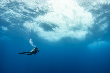 Fototapeta na wymiar Scuba diver in open water, French Polynesia