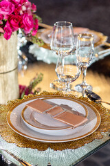 Obraz na płótnie Canvas Elegant event table setting gold white magenta red