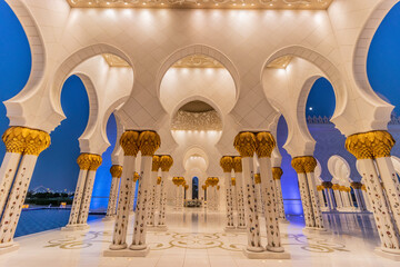 Colonnade of Sheikh Zayed Grand Mosque in Abu Dhabi, United Arab Emirates.