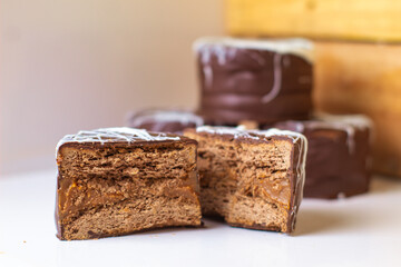 alfajor chocolate con dulce de leche