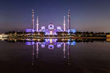 Night view of Sheikh Zayed Grand Mosque in Abu Dhabi, United Arab Emirates. - 762781496