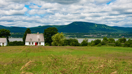 Fototapeta na wymiar An old Canadian house in a crop field