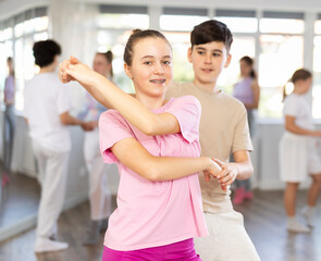 Teenagers learn to dance classical dances in a choreography studio
