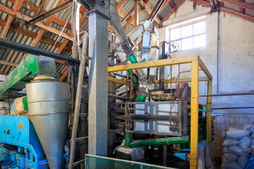 Naklejka premium A large industrial building with a lot of machinery and a lot of pipes