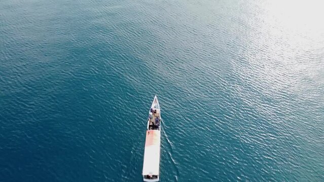 boats on the ocean bajo view from drone