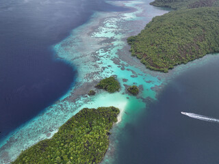 Reefs and islands in Piaynemo