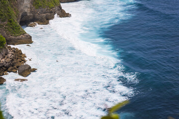 Obraz premium beautiful views of the ocean, waves hitting the rocks, indonesia