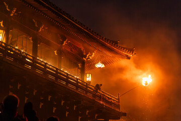 奈良　東大寺のお水取り　お松明　横位置　４ - obrazy, fototapety, plakaty