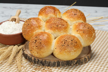 flower bread, yeast bread, hot oven bread