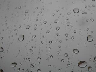Regentropfen am Fenster