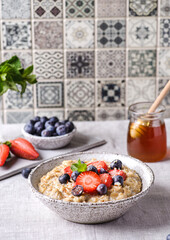 oatmeal porridge with berries and honey