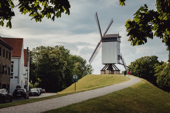Die alte Windm&uuml;hle Bonne Chieremolen, Kruisvest in Br&uuml;gge, Belgien