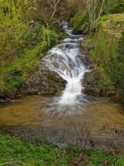 Petite chute d'eau du ruisseau de l'Epervier, Malleval, Pilat, France