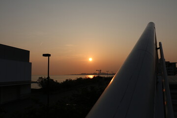 夕日と海