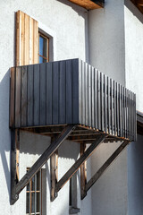 wooden_balcony - 763132821