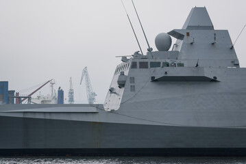 WARSHIP - A modern frigate of the French Navy maneuvers in port  © Wojciech Wrzesień