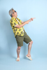 60s Senior in Summer vacation